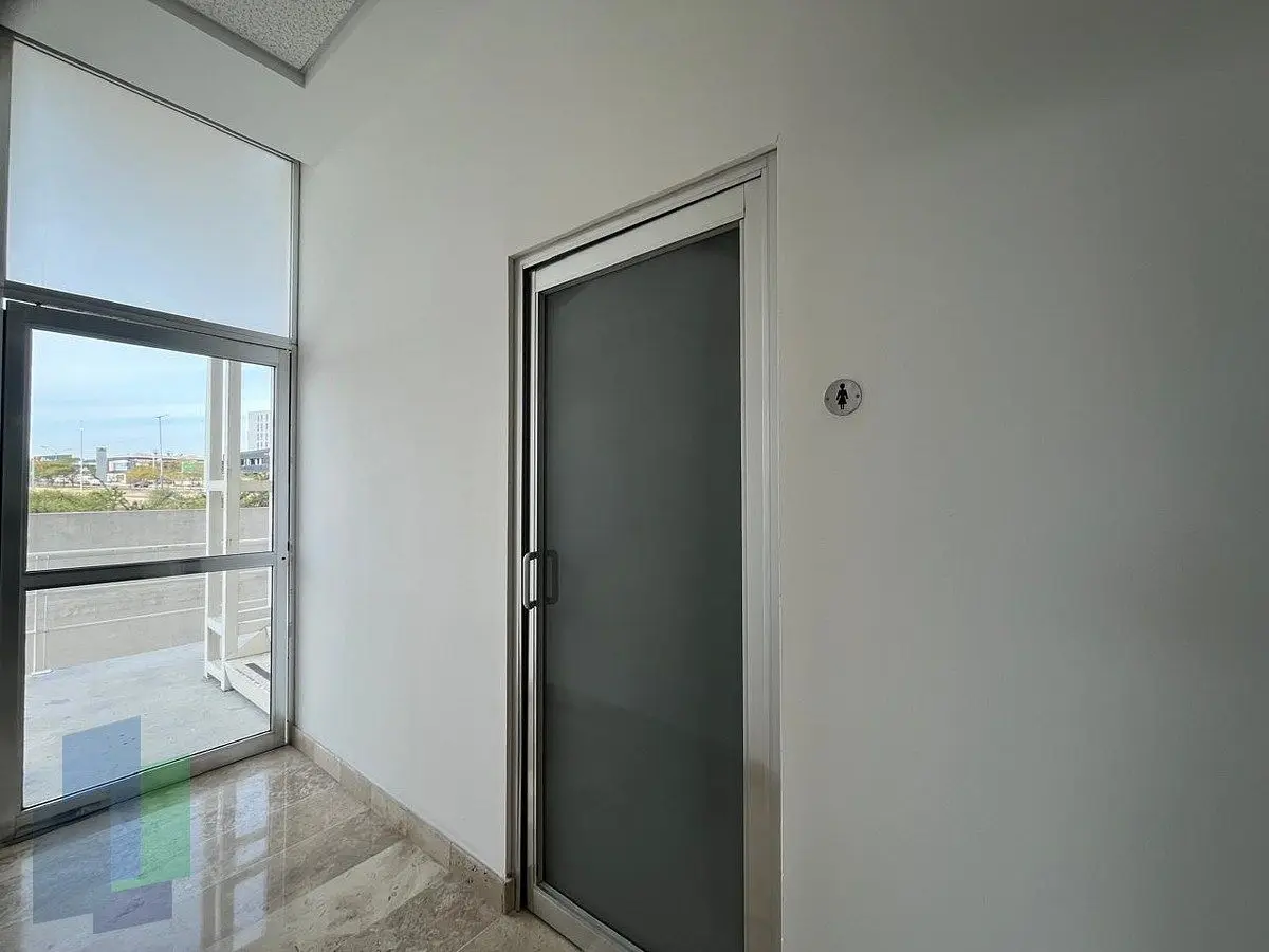 Oficina en renta de 30 m2 en planta baja en Corporativo. — foto 3