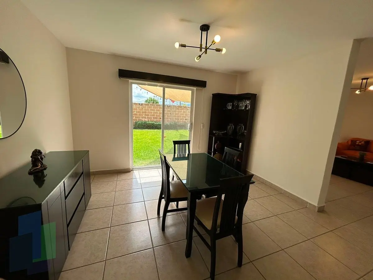 Cumbres del lago Juriquilla casa en renta en privada con vigilancia y jardín. — foto 2