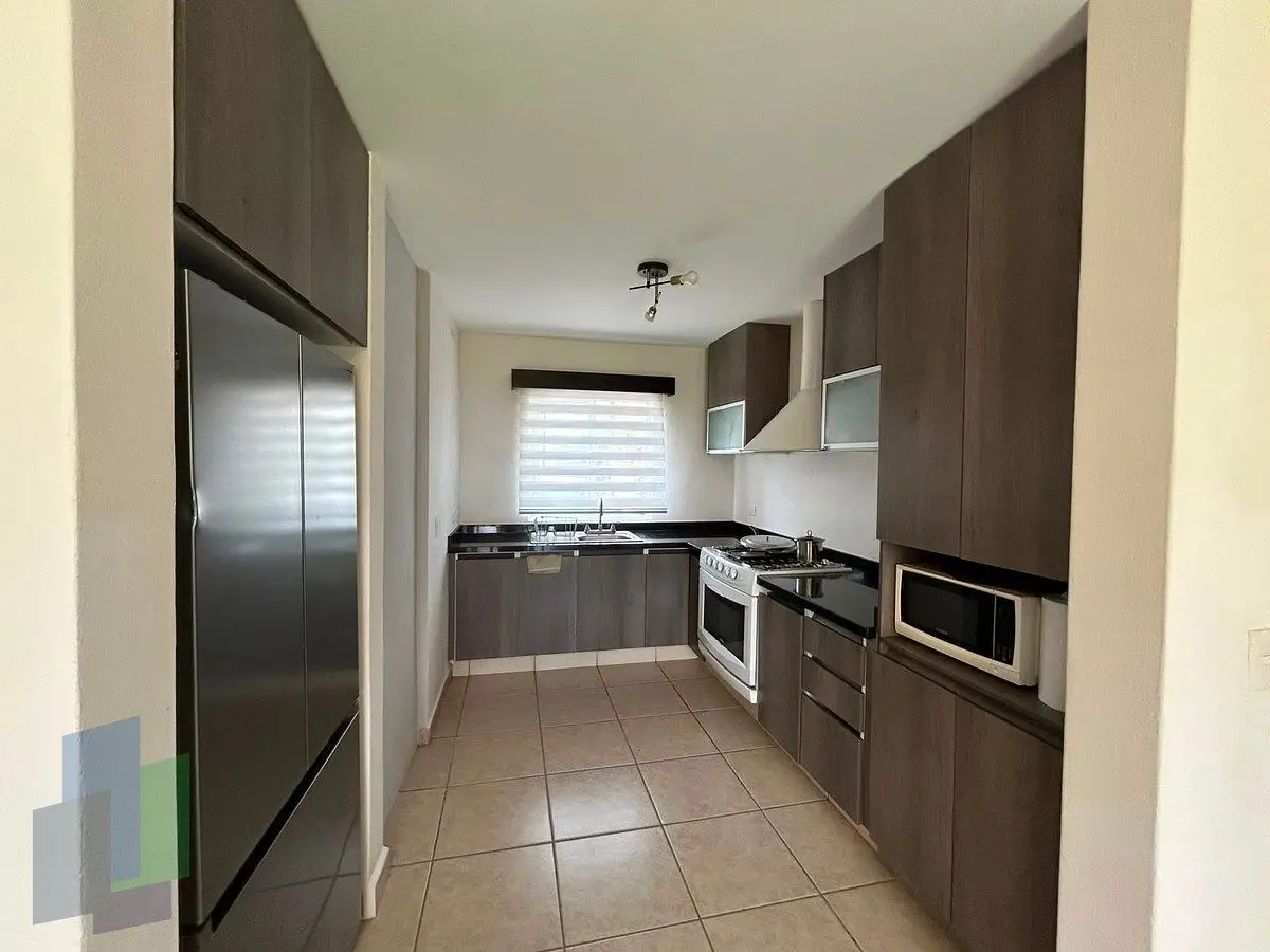 Cumbres del lago Juriquilla casa en renta en privada con vigilancia y jardín. — foto 3
