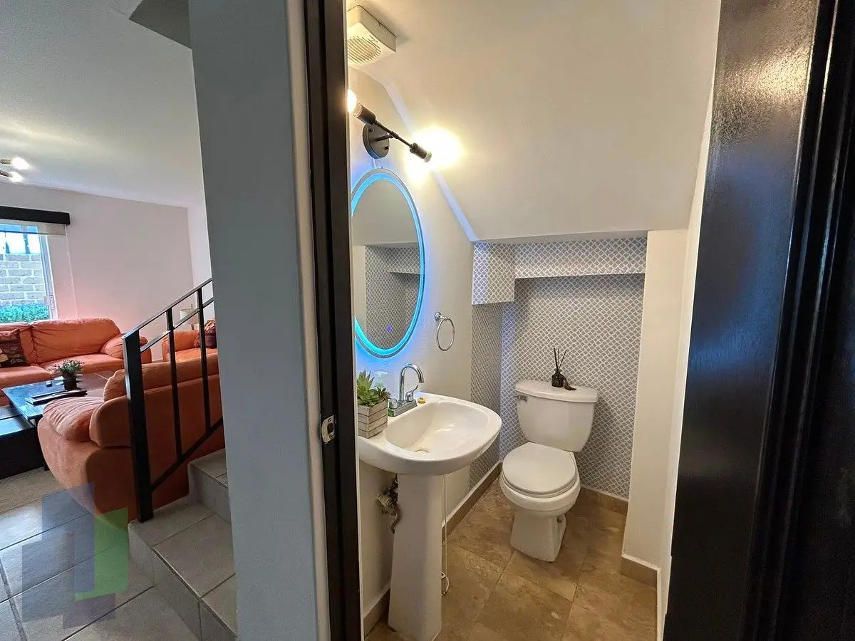 Cumbres del lago Juriquilla casa en renta en privada con vigilancia y jardín. — foto 4