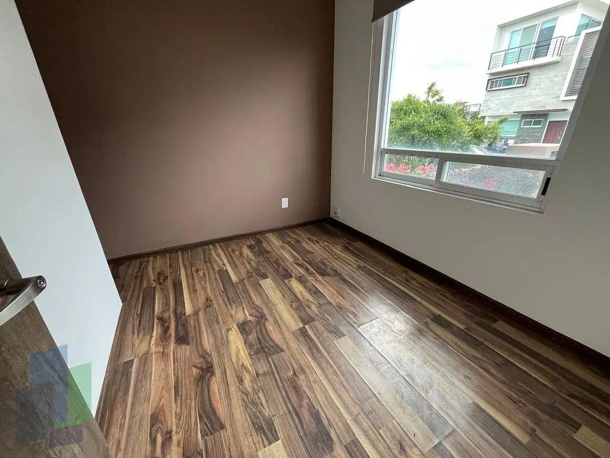Renta casa en Zibata con 3 recámaras cada una con baño y roof. — foto 4