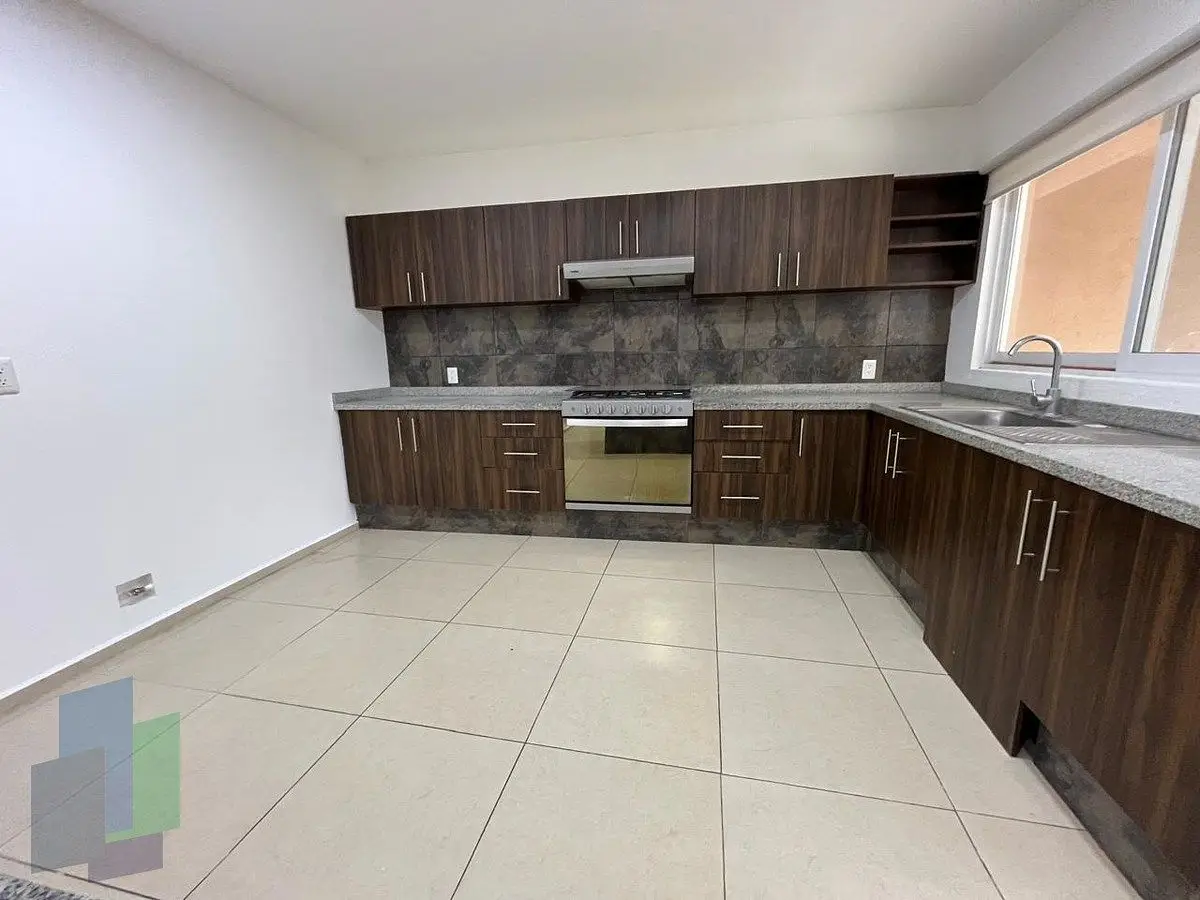 Renta casa en Zibata con 3 recámaras cada una con baño y roof. — foto 6