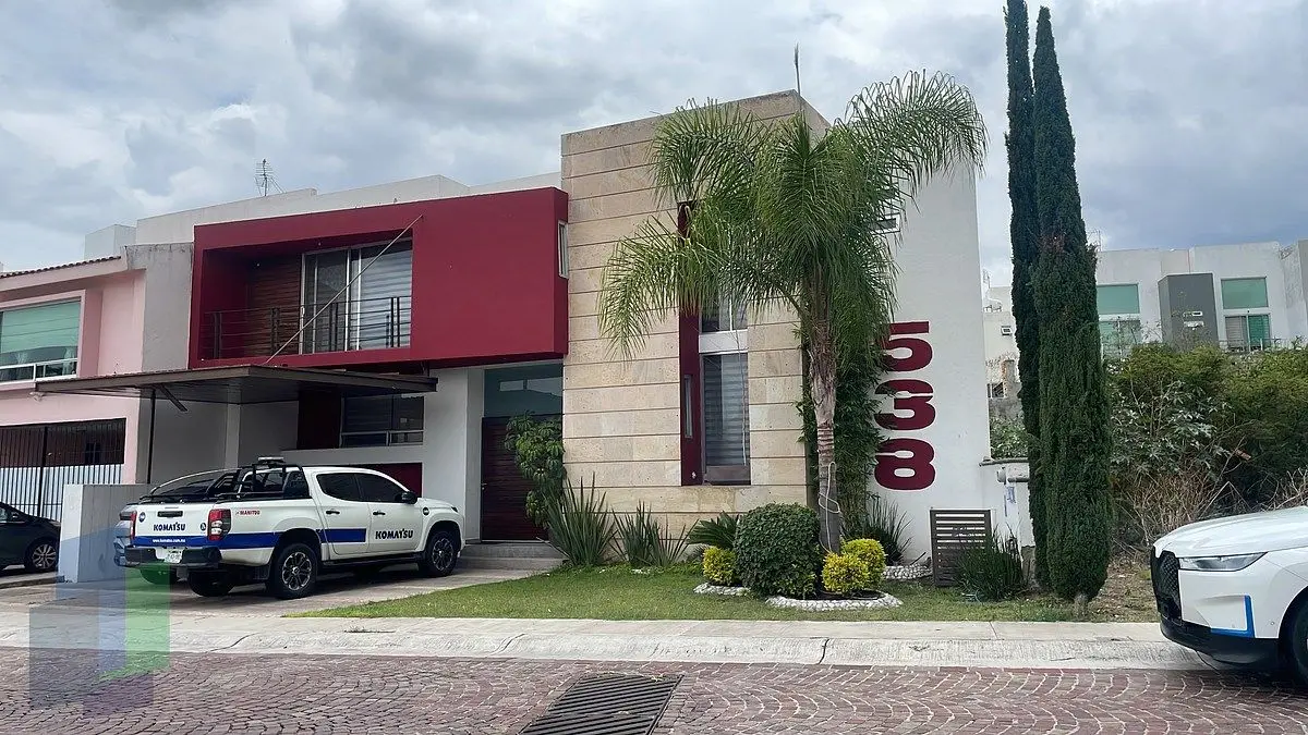Hermosa casa en renta con alberca zona Cumbres de Lago