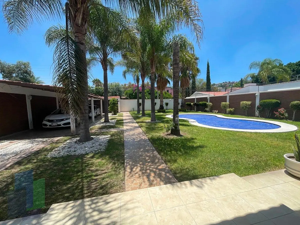 Casa en venta con 5 recámaras y alberca zona Colinas del Bosque Corregidora — foto 2