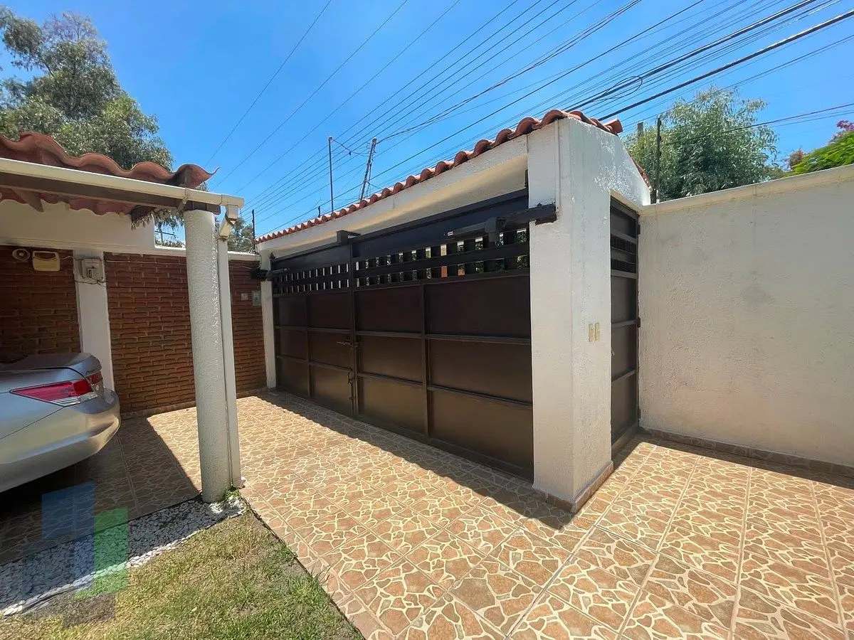 Casa en venta con 5 recámaras y alberca zona Colinas del Bosque Corregidora — foto 3