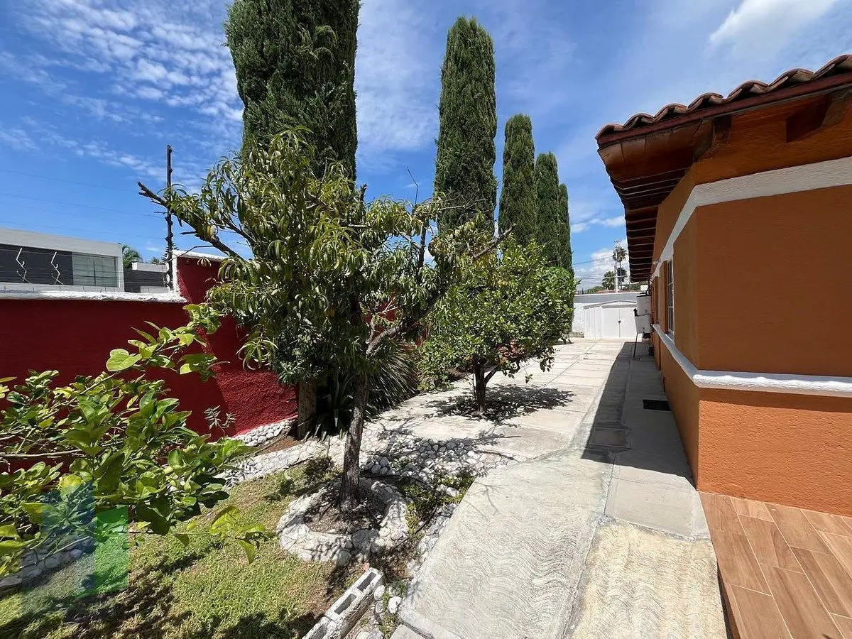 Casa en Venta de un nivel con control de acceso ideal para personas 3a edad.