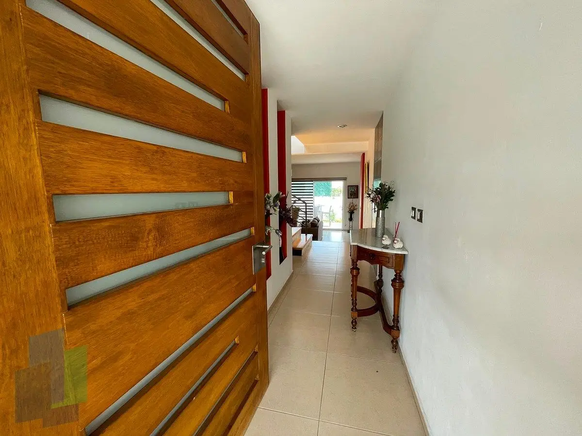 Casa en Venta Lomas Juriquilla opción a la 4ta recámara. — foto 2