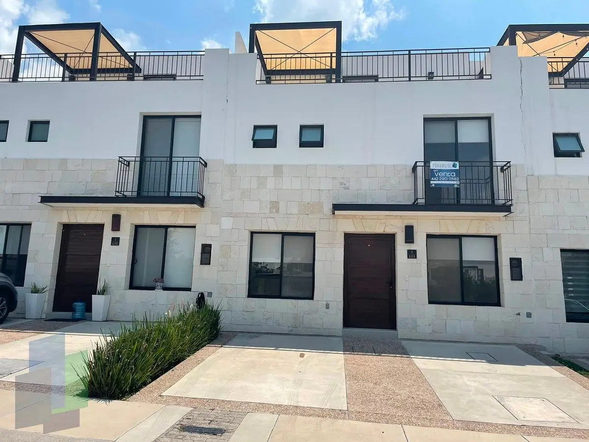 Casa en venta de 4 recámaras y Roof Garden en Torre de Piedra Bugambilias
