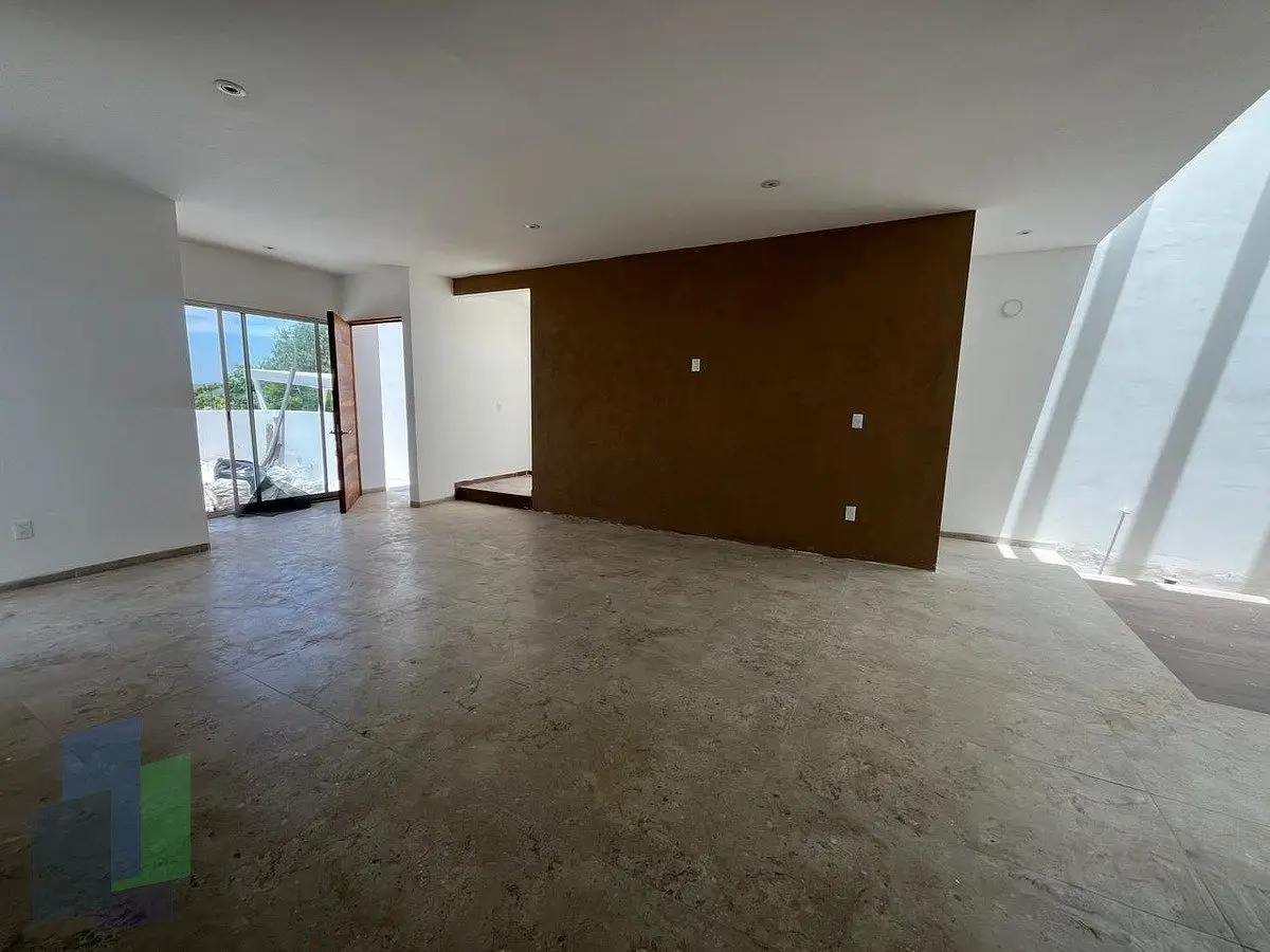 Lomas de Juriquilla en venta frente a parque con recámara en planta baja. — foto 3