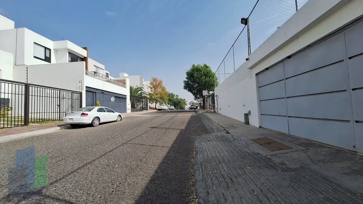 Terreno de 300m2 en VENTA en Real de Juriquilla cerca de caseta de vigilancia. — foto 4