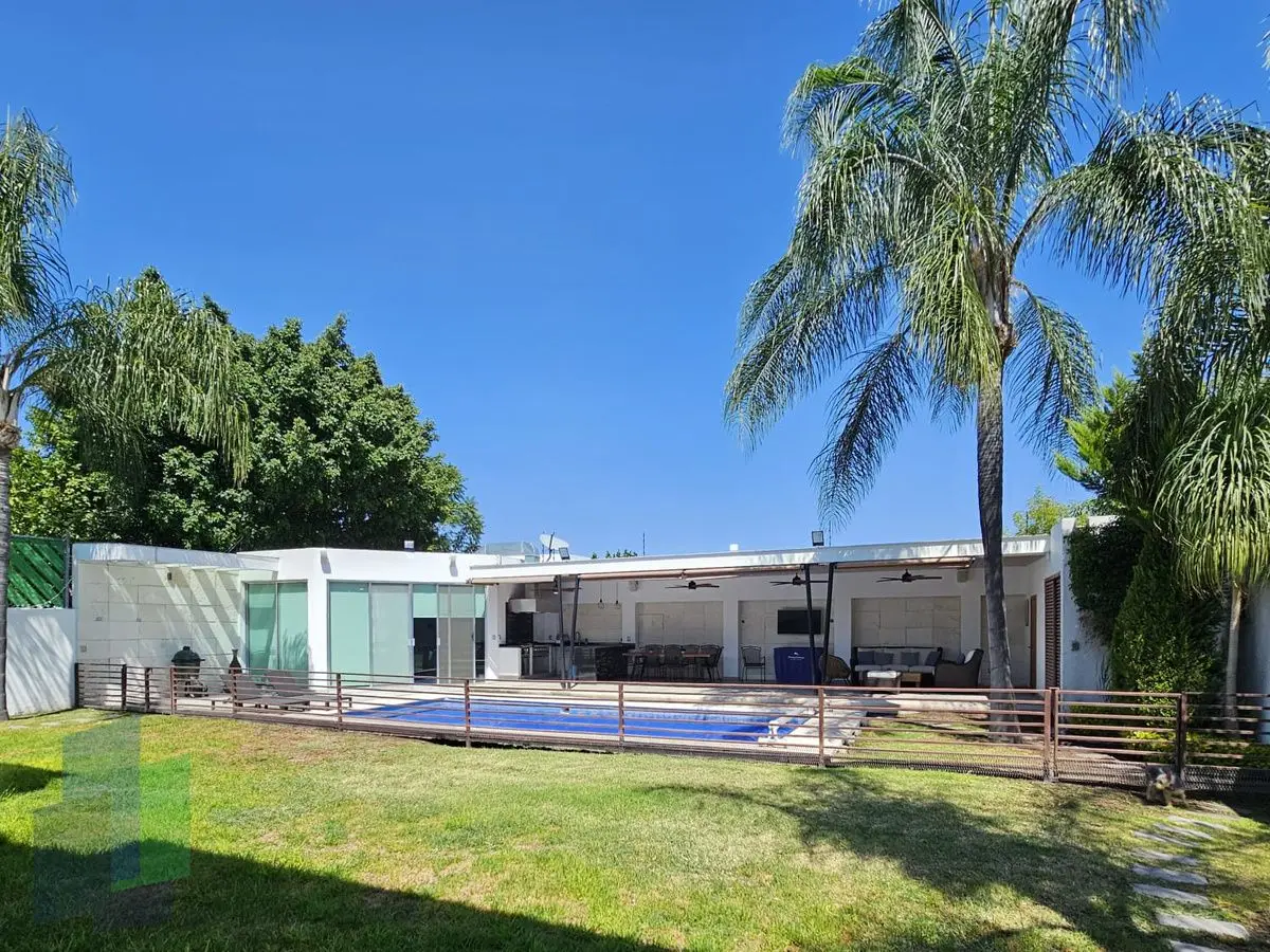 VENTA/RENTA en Cañada Juriquilla| Casa con alberca en privada — foto 2