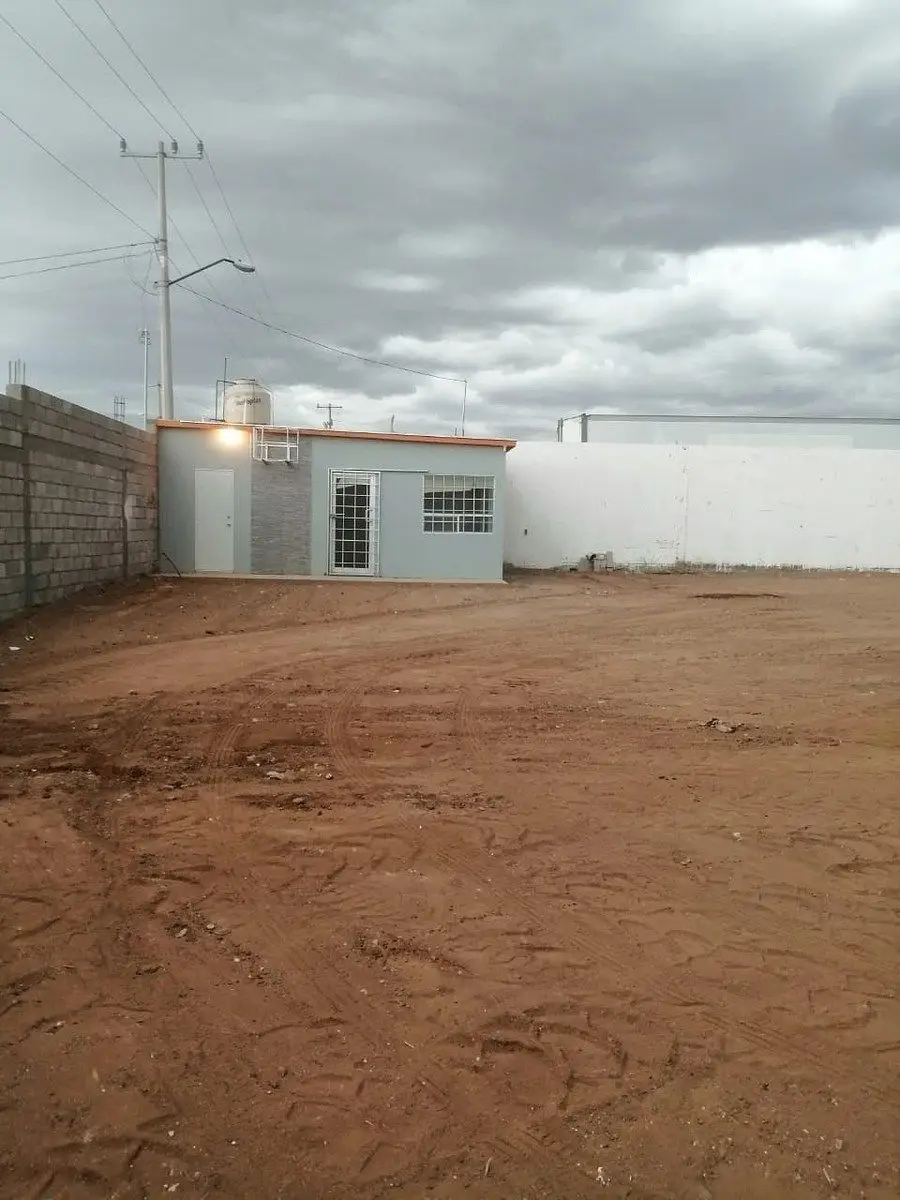 Cerca R. Almada terreno bardeado con oficina. — foto 3