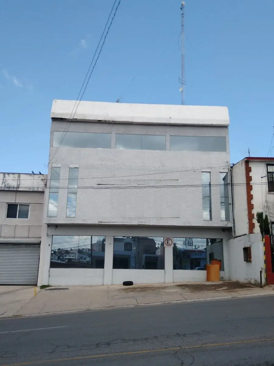 Las Granjas, edificio 3 niveles para oficinas con estacionamiento — foto 3
