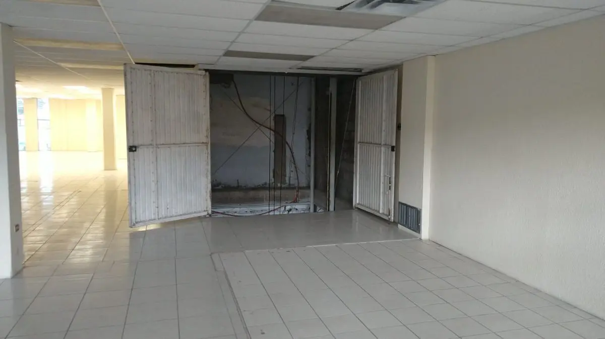 Las Granjas, edificio 3 niveles para oficinas con estacionamiento — foto 5
