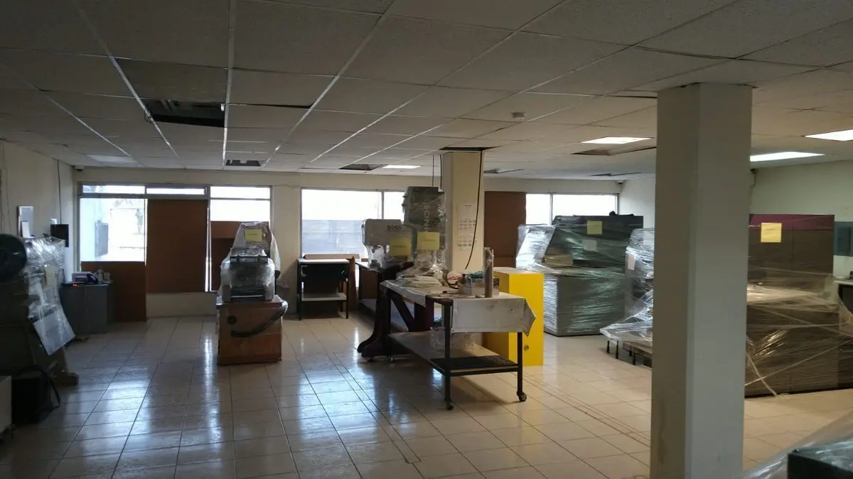 Las Granjas, edificio 3 niveles para oficinas con estacionamiento — foto 6