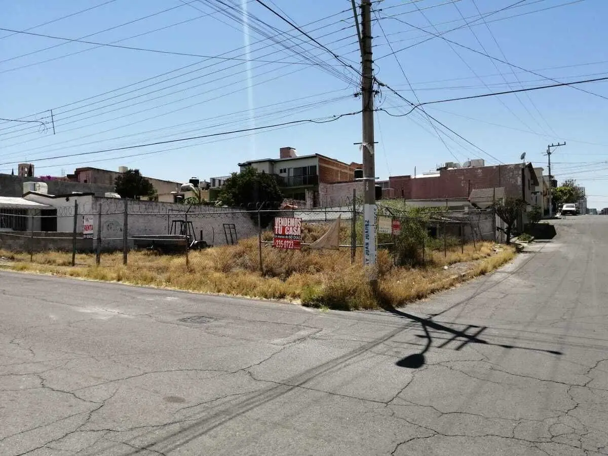 Los Frailes terreno amplio en esquina — foto 3