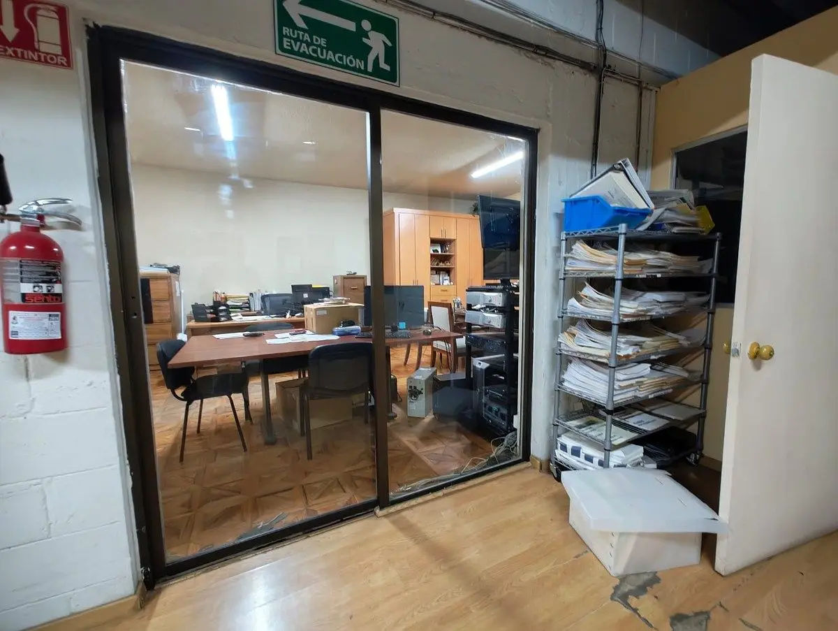 Panamericana renta de Bodega con oficinas — foto 6