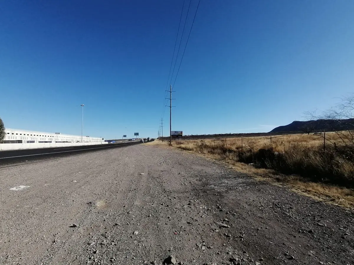 Sacramento, frente cedis Walmart, a pie de carretera — foto 2
