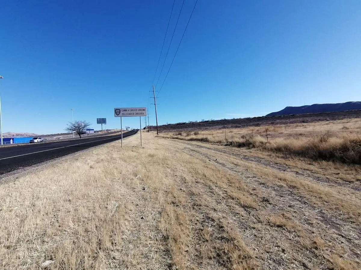 Sacramento, frente cedis Walmart, a pie de carretera — foto 3