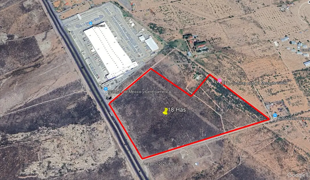 Sacramento junto a Cedis Walmart a pie de carretera — foto 3