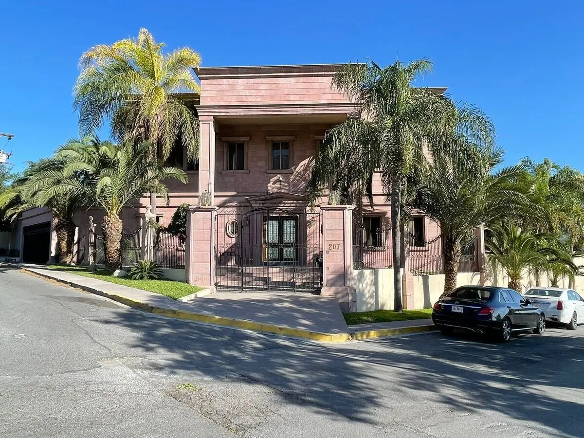 San Pedro Garza García excelente residencia totalmente equipada