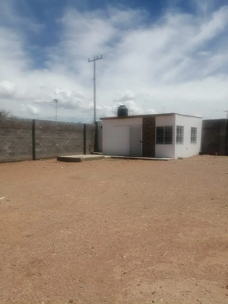 Terreno bardeado con oficinas y tejaban a 100 mts de R. Almada