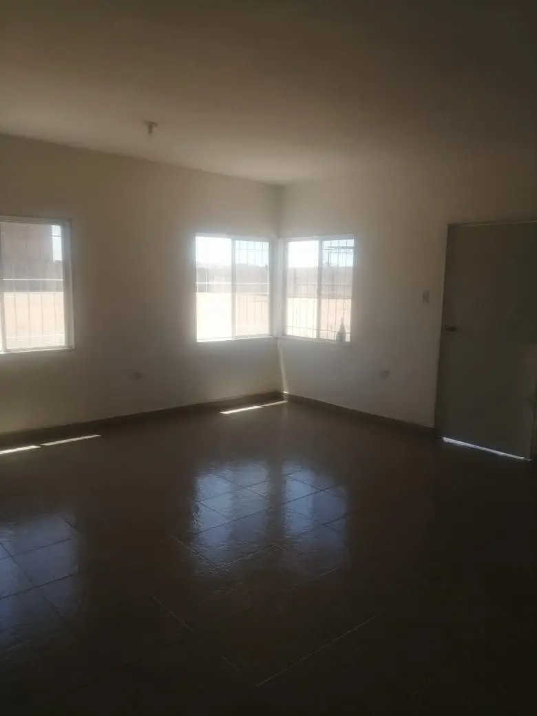 Terreno bardeado con oficinas y tejaban a 100 mts de R. Almada — foto 3