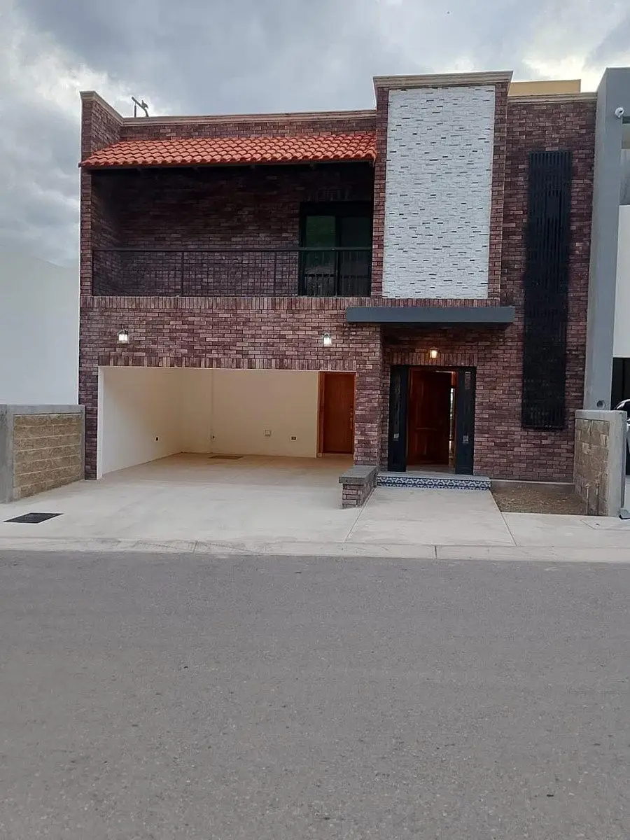 Valle Escondido Bosque Real casa nueva con alberca excelentes acabados