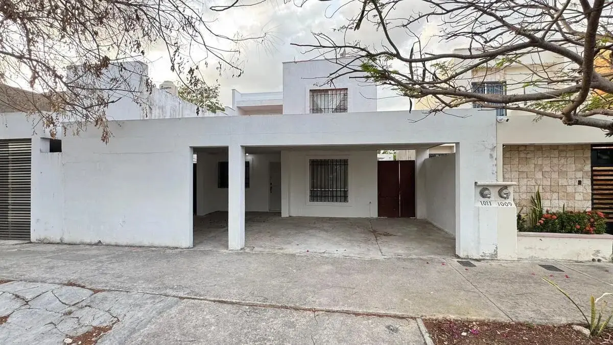 Casa en Renta en las Americas sobre Avenida principal