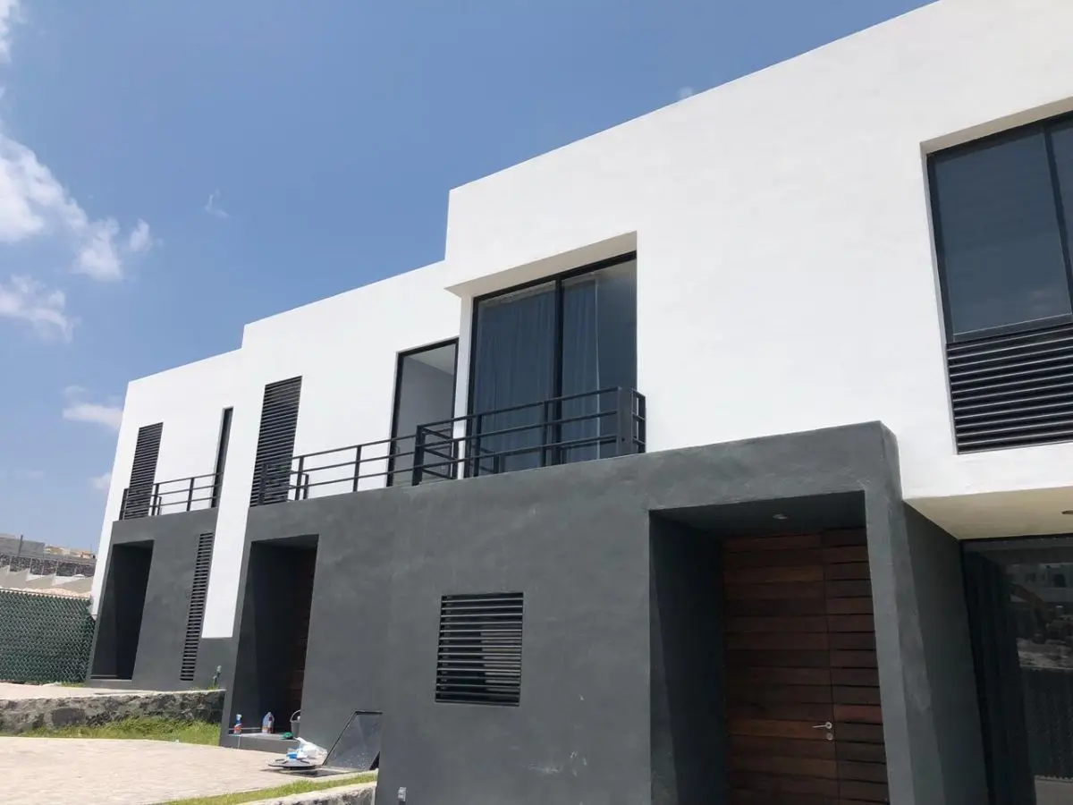 Amplia Casa Nueva en Privada Zibata Queretaro