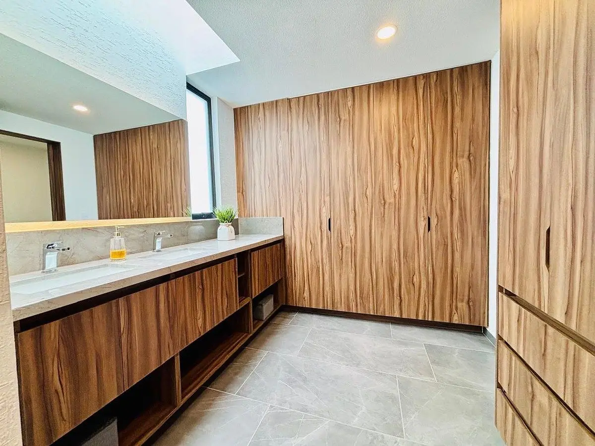 Casa en Venta en Altos Juriquilla | Recámara en Planta Baja, Doble Altura y Ampl — foto 4