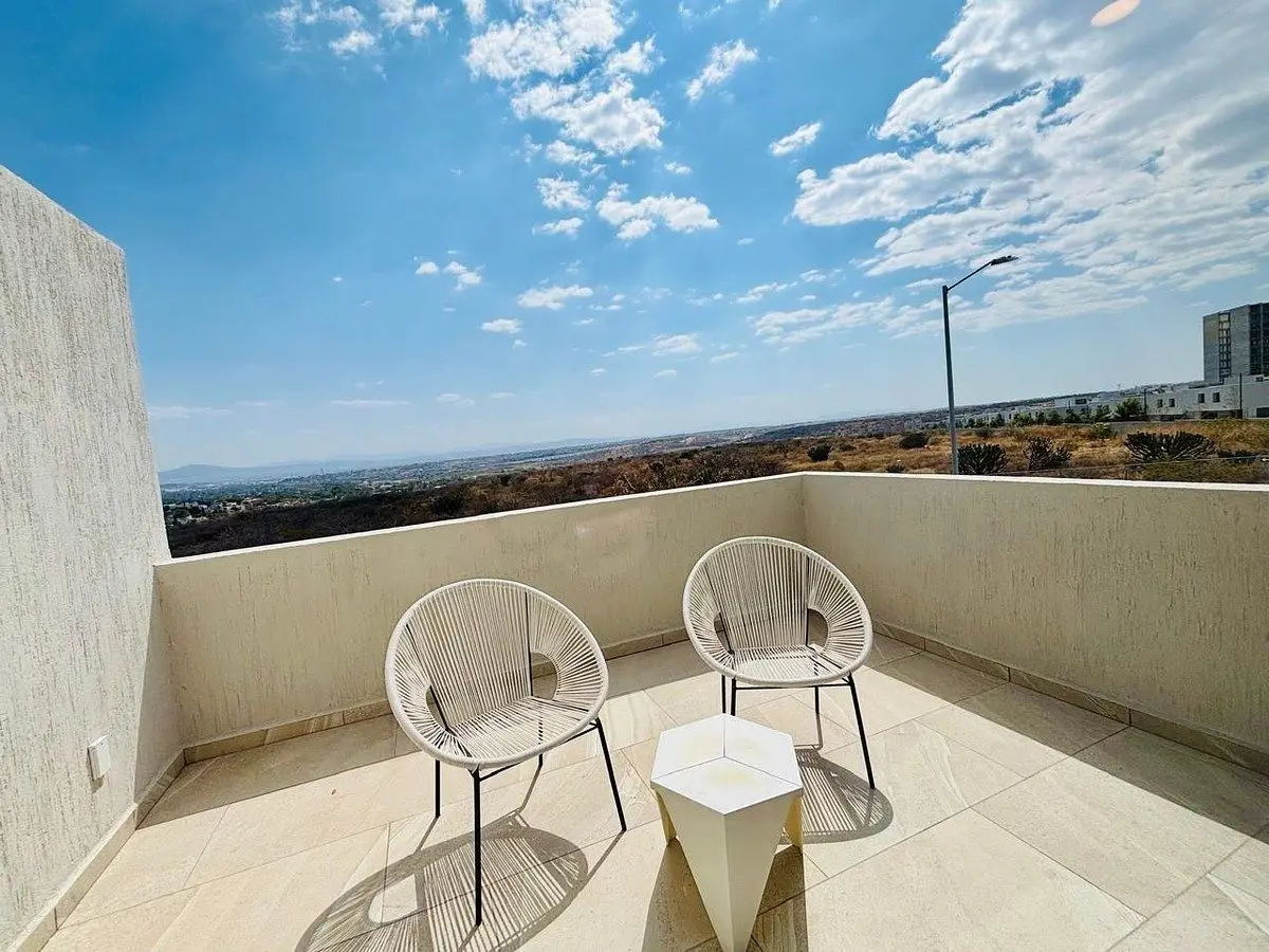 Casa en Venta en Altos Juriquilla | Recámara en Planta Baja, Doble Altura y Ampl — foto 5