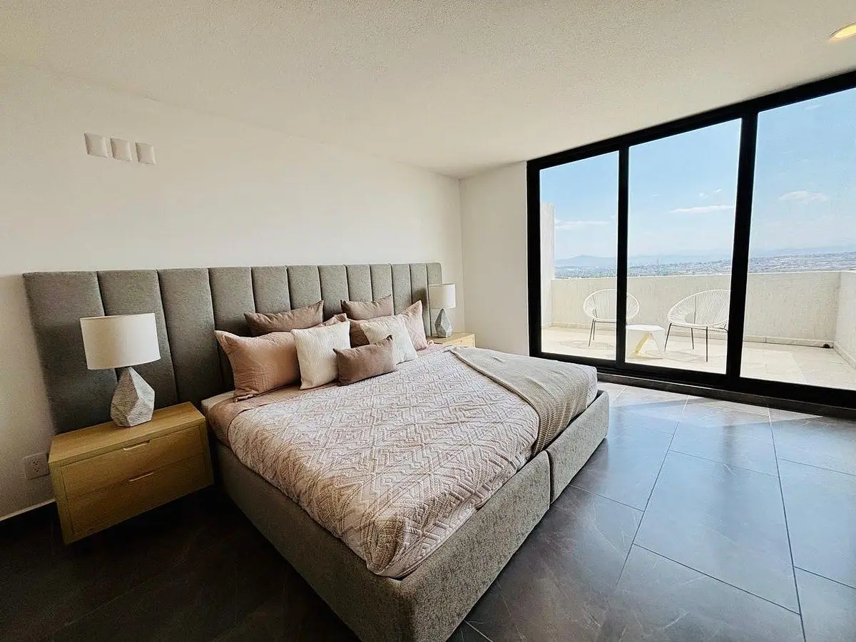 Casa en Venta en Altos Juriquilla | Recámara en Planta Baja, Doble Altura y Ampl — foto 6