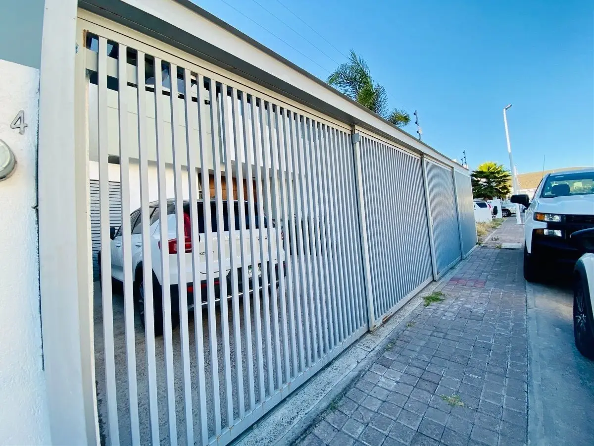 Casa en Venta para Inversion en El Refugio Queretaro Recamara en Planta Baja — foto 3