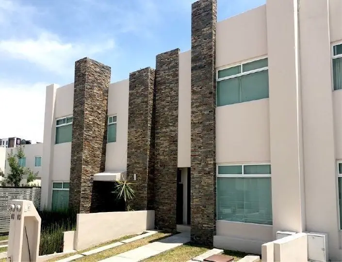 Casa en Venta Zibata Tres Recamaras cada una con su baño Queretaro