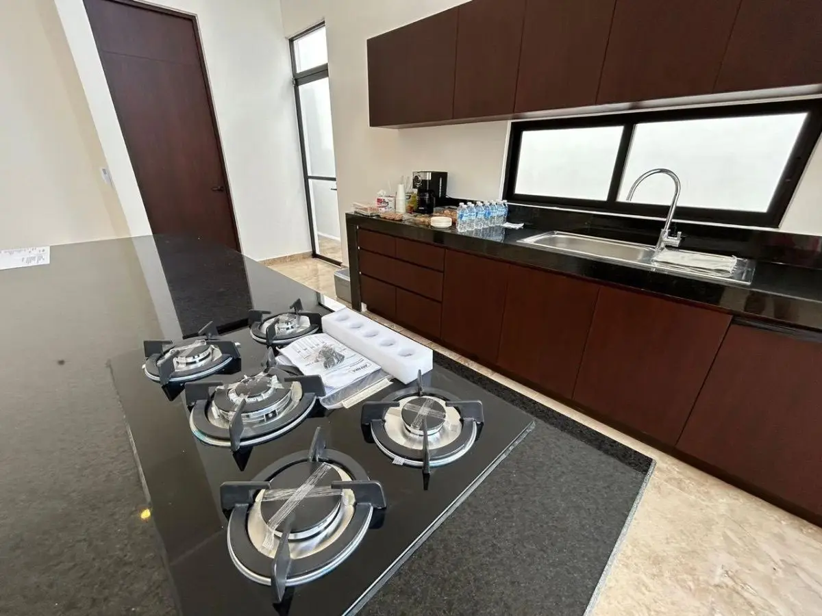 Casa Nueva con Alberca en Venta Recamara Planta Baja Temozon Merida — foto 3