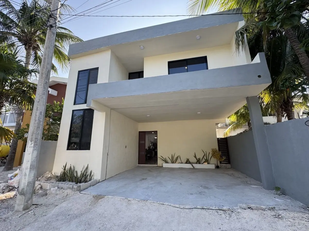 En Venta Casa a una Calle del Mar en Chicxulub Puerto