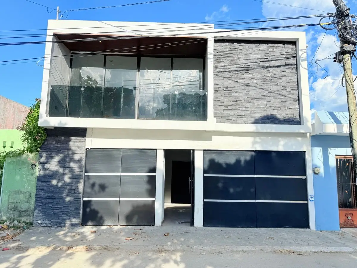 Casa en Venta de 3 Recámaras y Dos Plantas en Kanasin