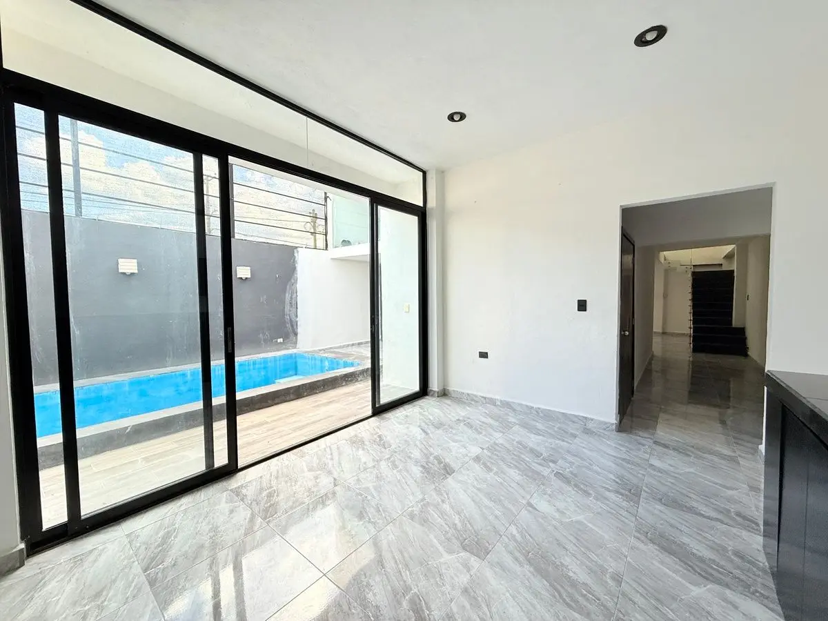 Casa en Venta de 3 Recámaras y Dos Plantas en Kanasin — foto 4