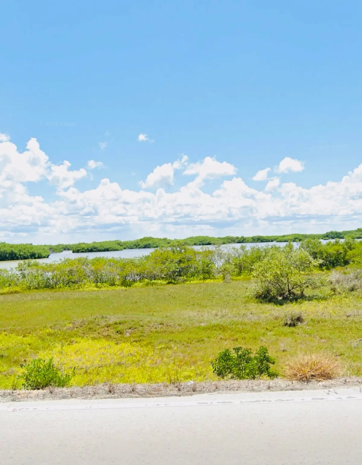 Terreno en Venta a Pie de Carretera a 150 Metros del Mar