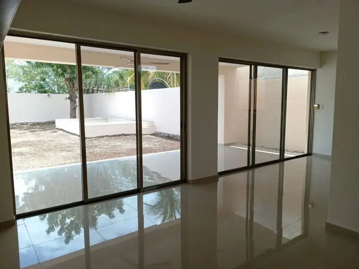 Casa en Venta de 3 Recámaras con Terreno de 400m2 | Temozón — foto 2