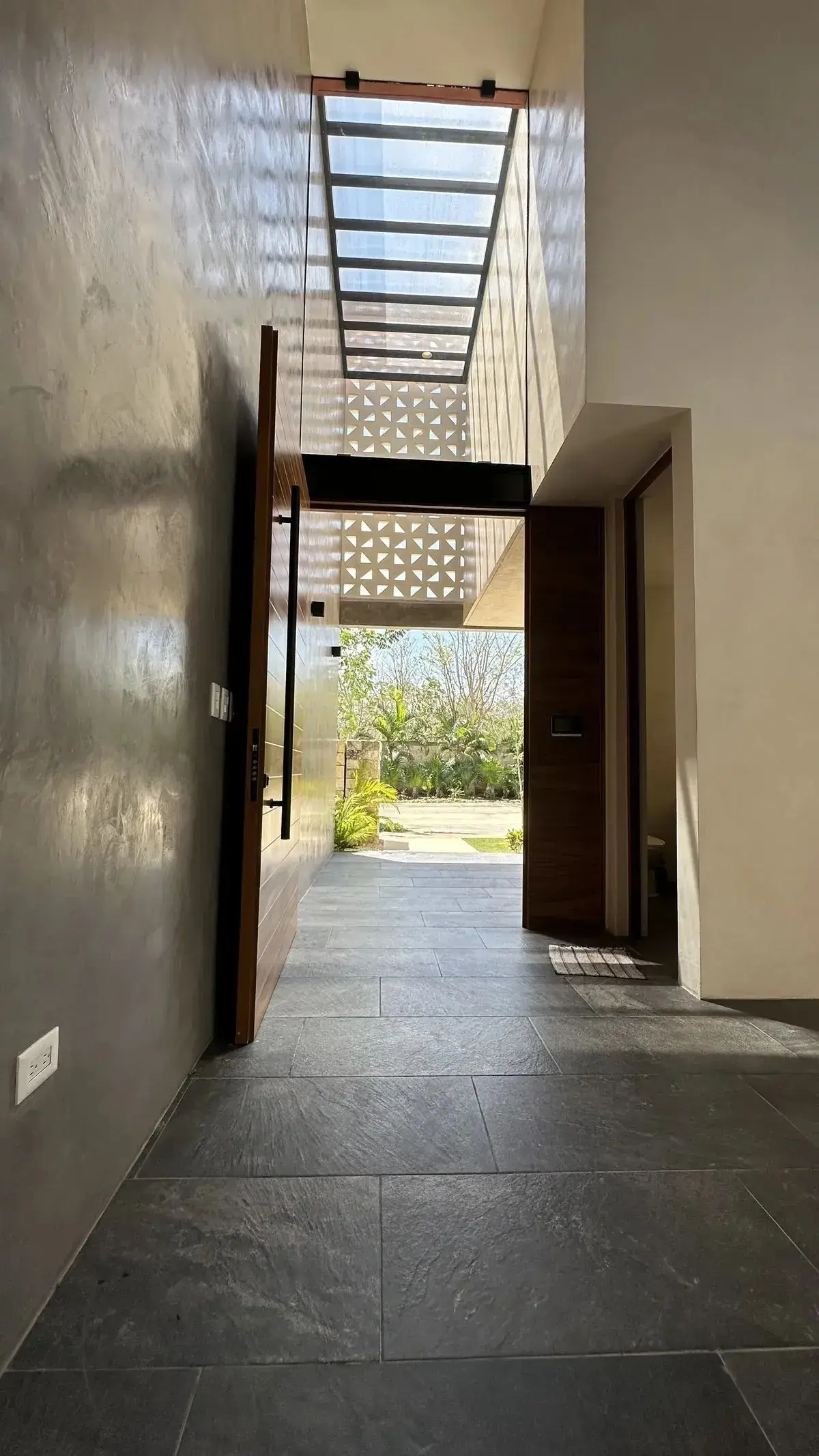 En Venta Casa de 3 Pisos con Alberca en Paseo Country | Chablekal | — foto 3