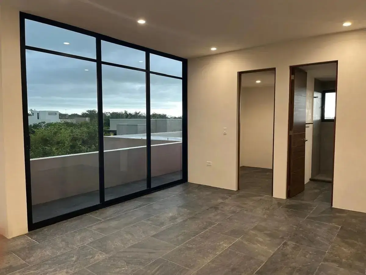 En Venta Casa de 3 Pisos con Alberca en Paseo Country | Chablekal | — foto 6