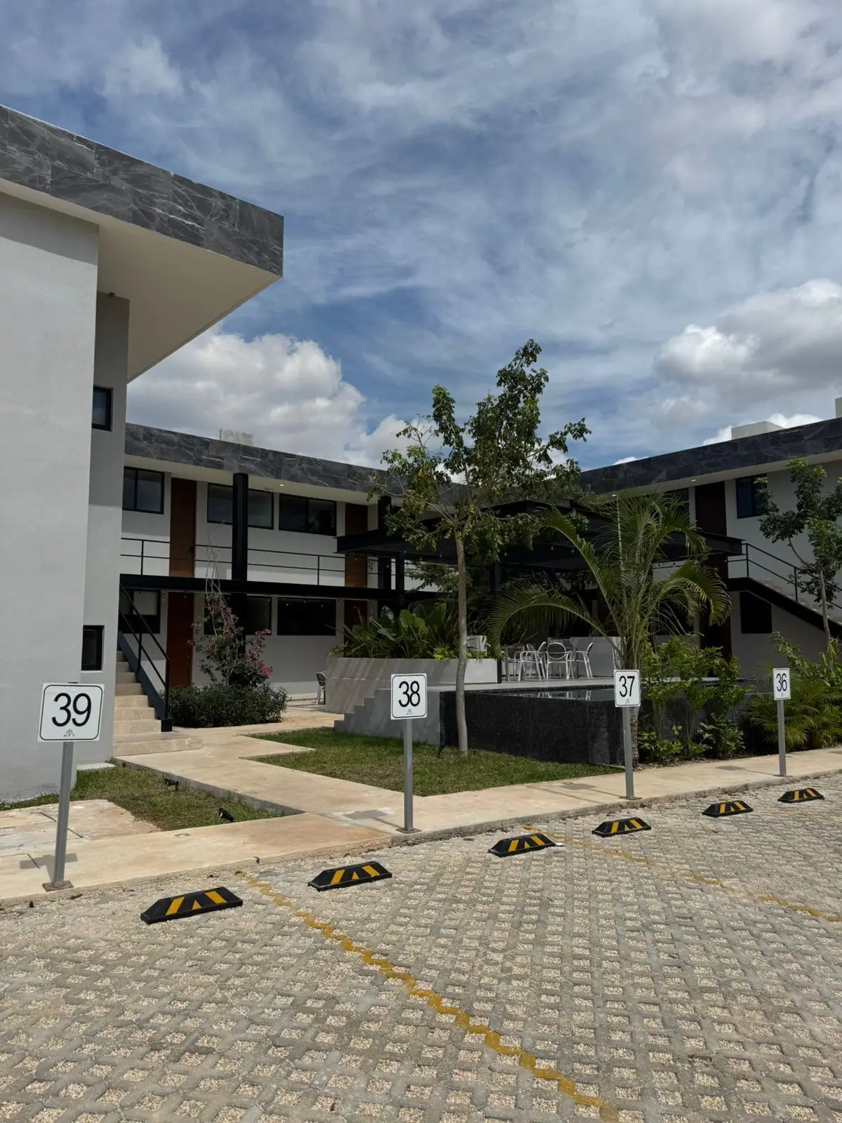 En Venta Departamento con Estancia | Jardines de Mukava, Cholul | — foto 2