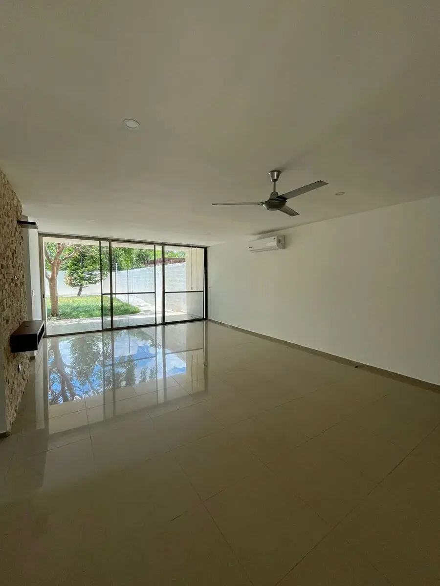Casa en Venta de 3 Recámaras en Priv. Altavista, Cholul — foto 2