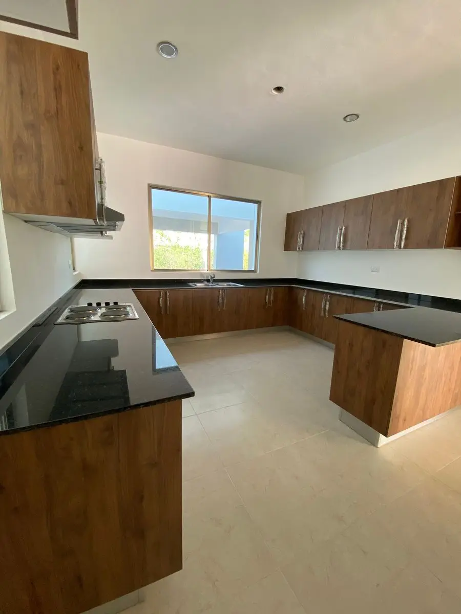 Casa con Piscina y Jardín en Venta | Priv. Xcanatún — foto 2
