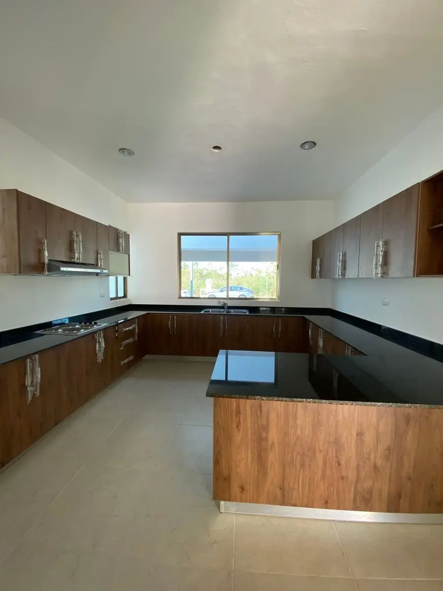 Casa con Piscina y Jardín en Venta | Priv. Xcanatún — foto 3