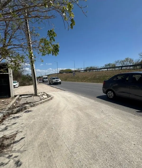 En Renta Oficina o Local Comercial Rodeado de Comercios | Merida Carretera Motul — foto 6