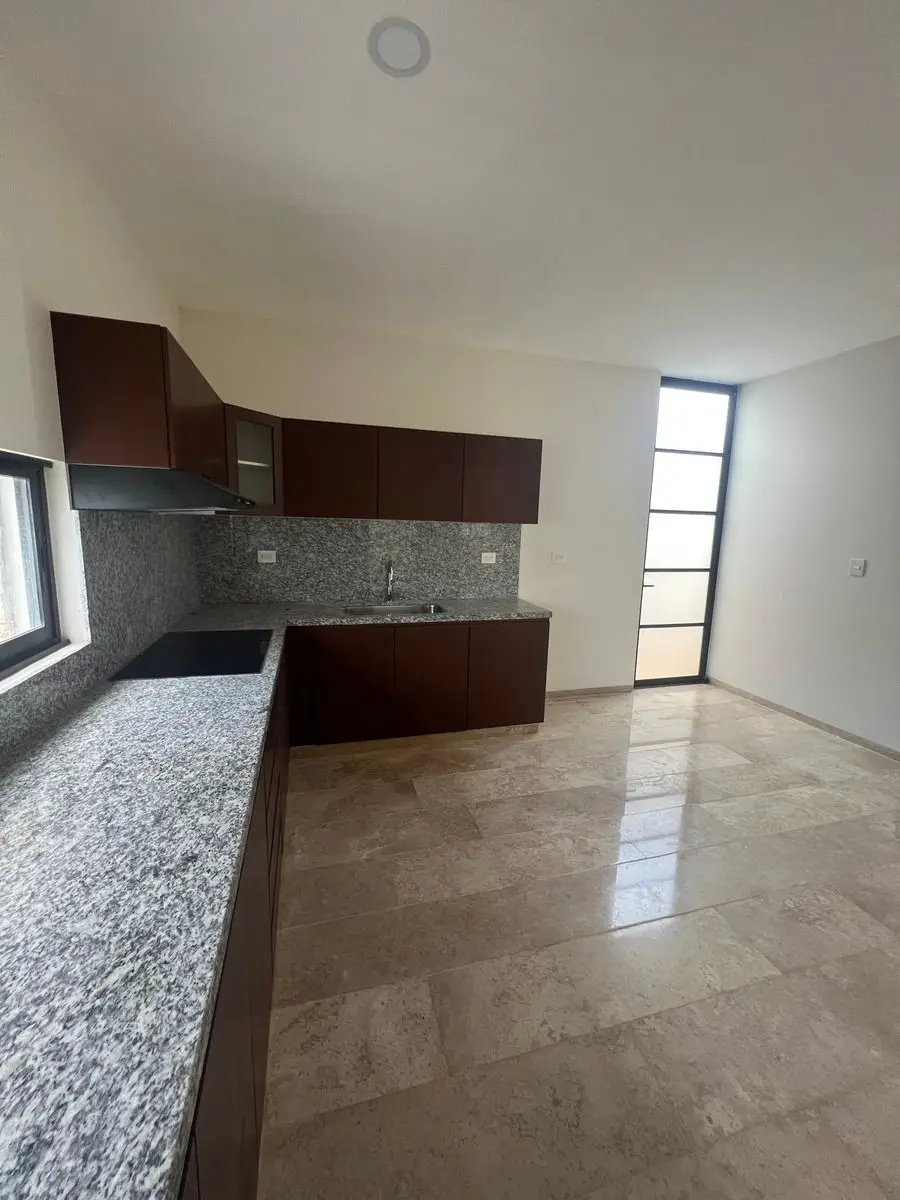 En Venta Casa con Piscina y Amenidades en Varena, Paseo Norte Mérida — foto 6