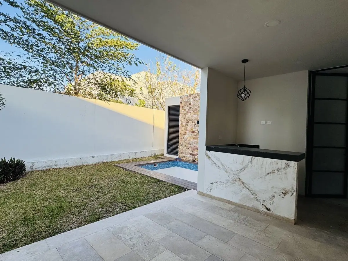 En Venta Casa de Diseño Amplio y Funcional en Privada Varena Mérida Paseo Norte — foto 6